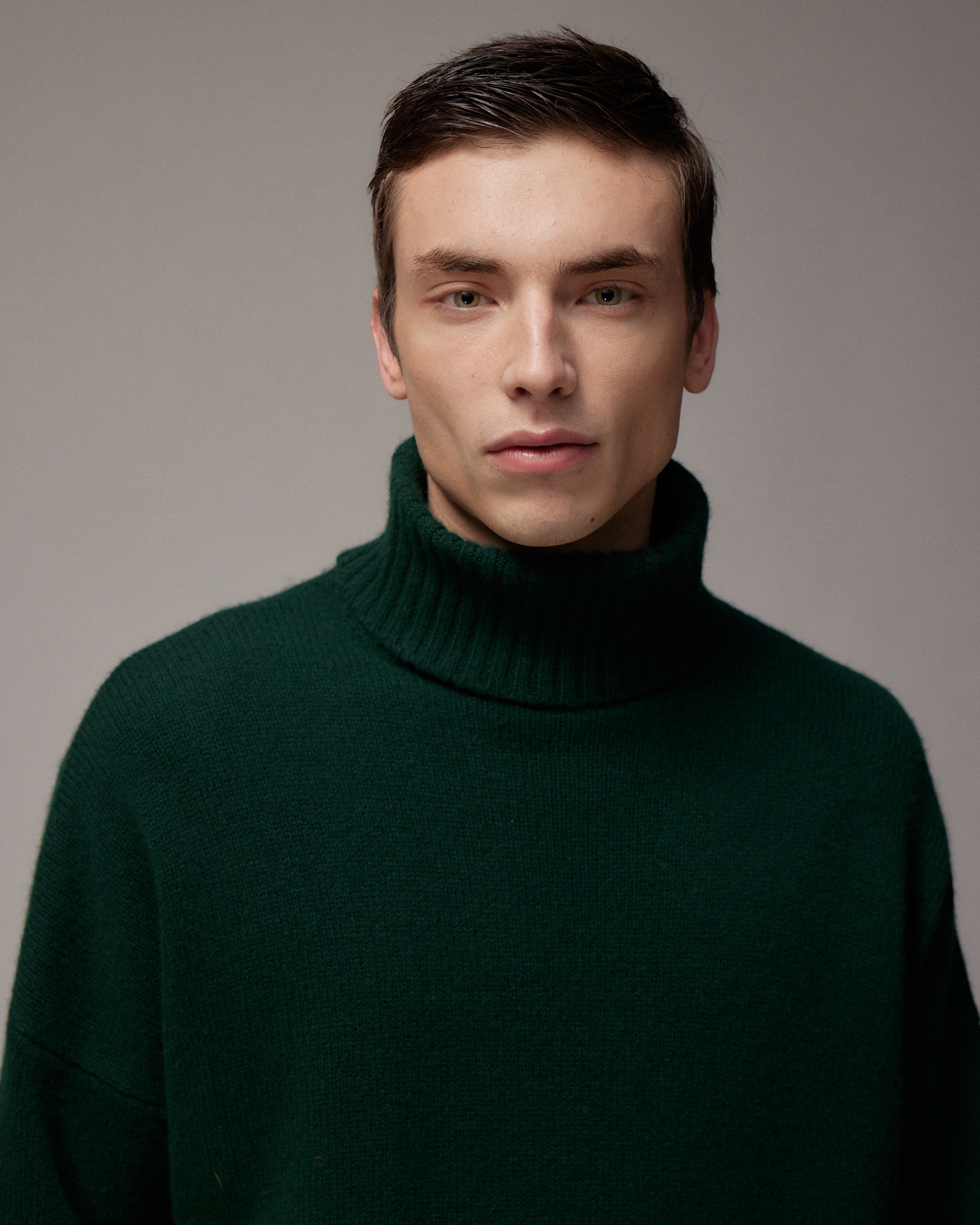 English Green Lambswool Turtleneck Sweater – Harmony Paris
